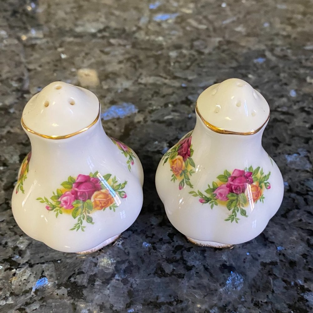 Vintage Royal Albert Old Country Roses Salt & Pepper Set